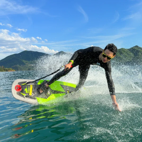 electric-surfboard-power-suerfboard-jetsurf-surfing-rushwave-6